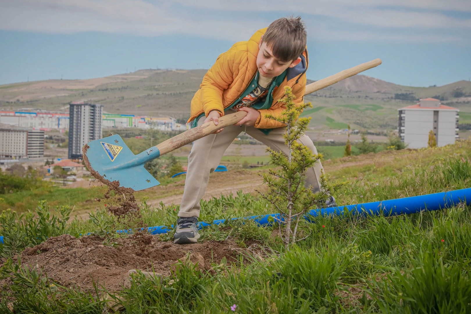 Ankara Keçiören'de minik eller toprakla buluştu
