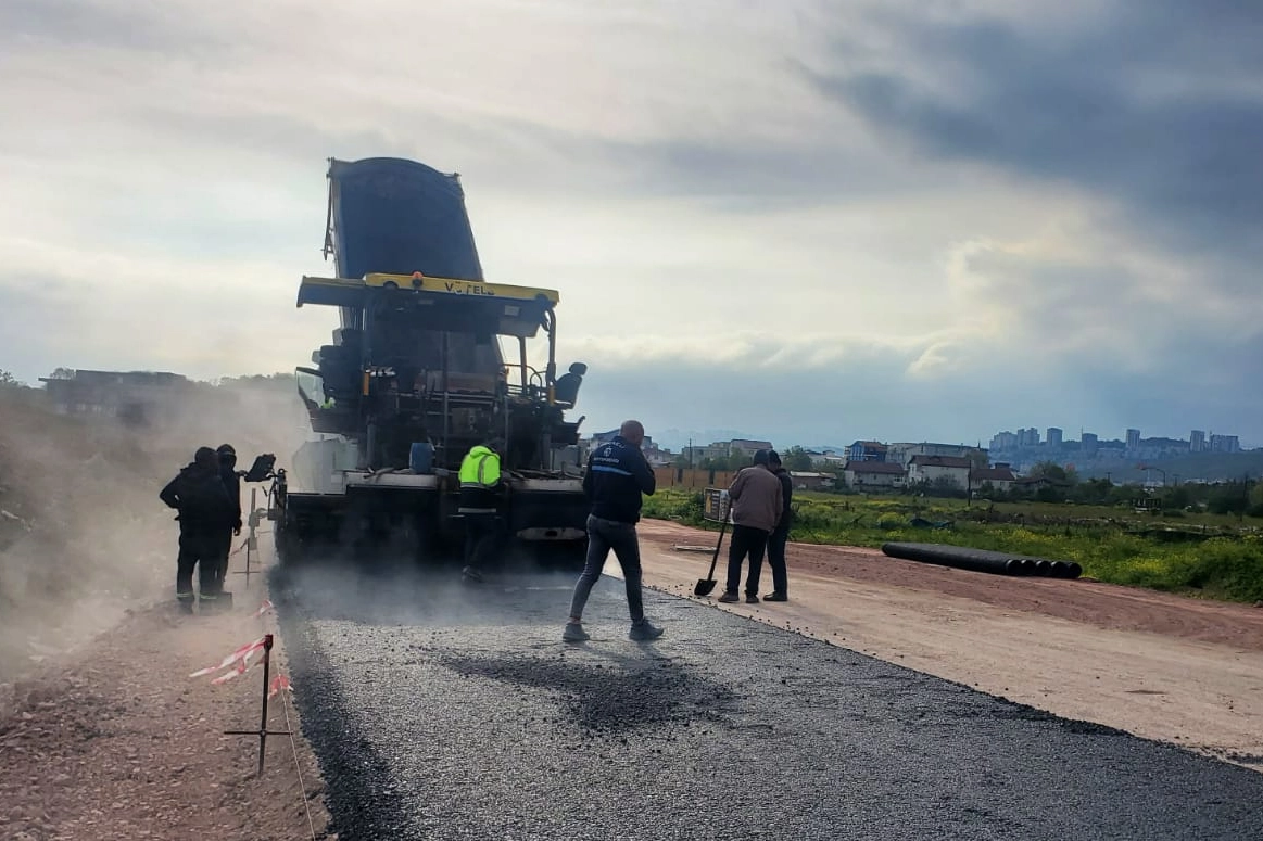 Kocaeli’den Kartepe’de asfalt hamlesi