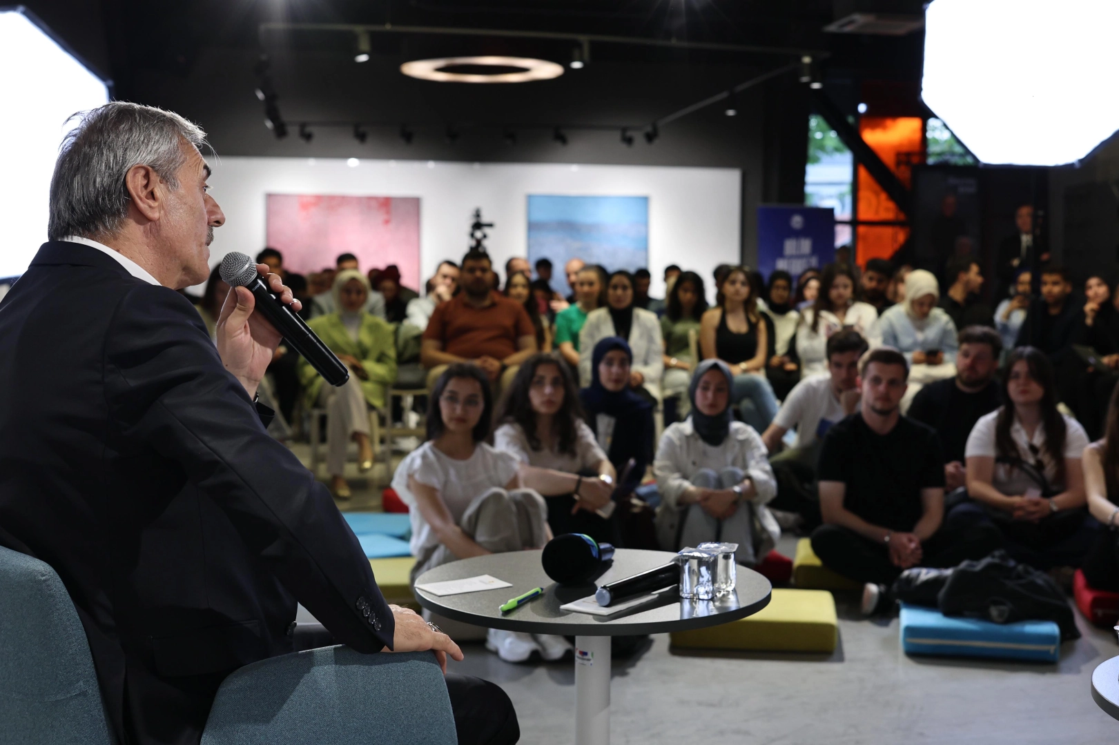 Başkan Alemdar Sakarya'da gençlerle koyu sohbette