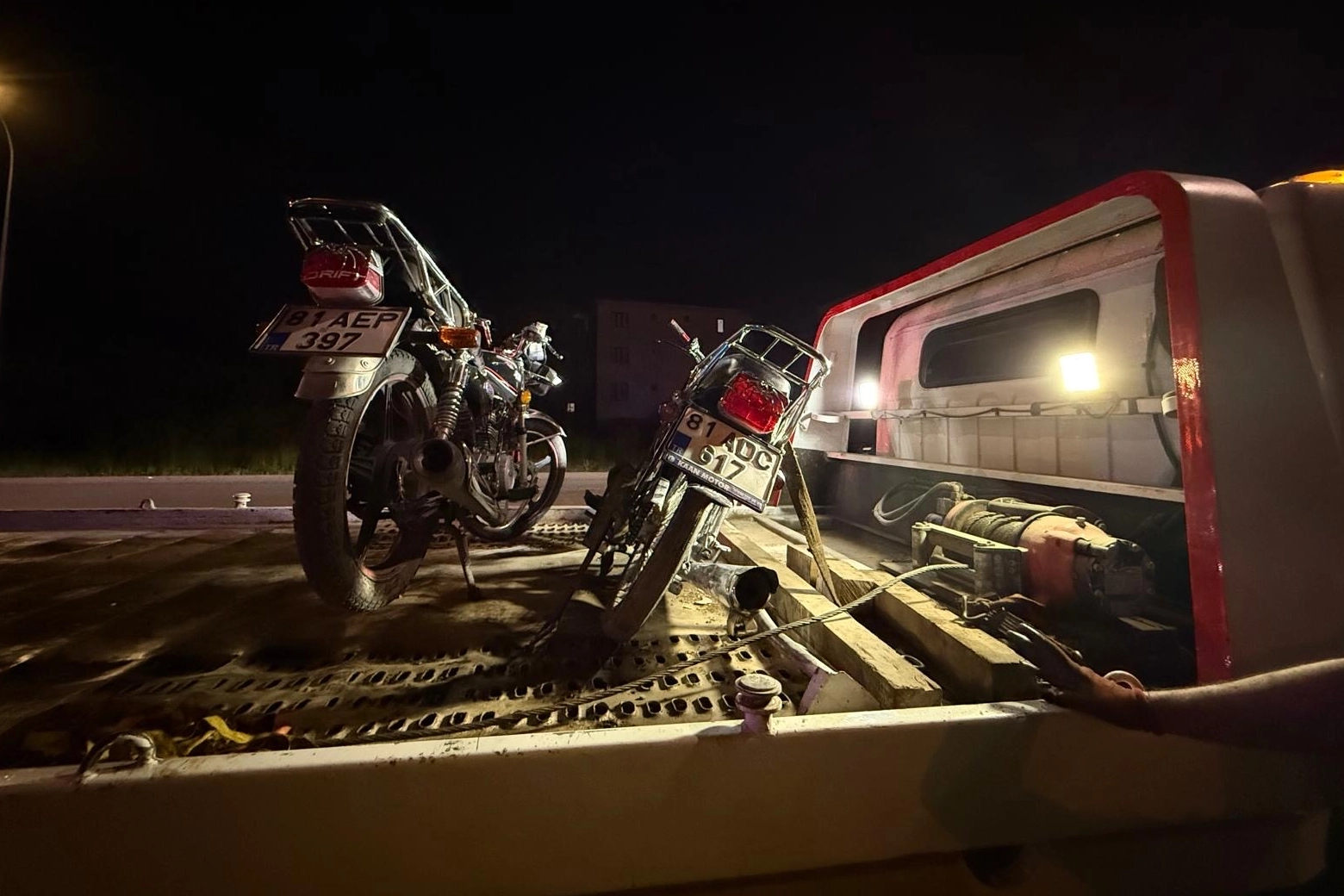 Düzce’de akrobasi yapan motosiklet sürücülerine ceza yağdı!