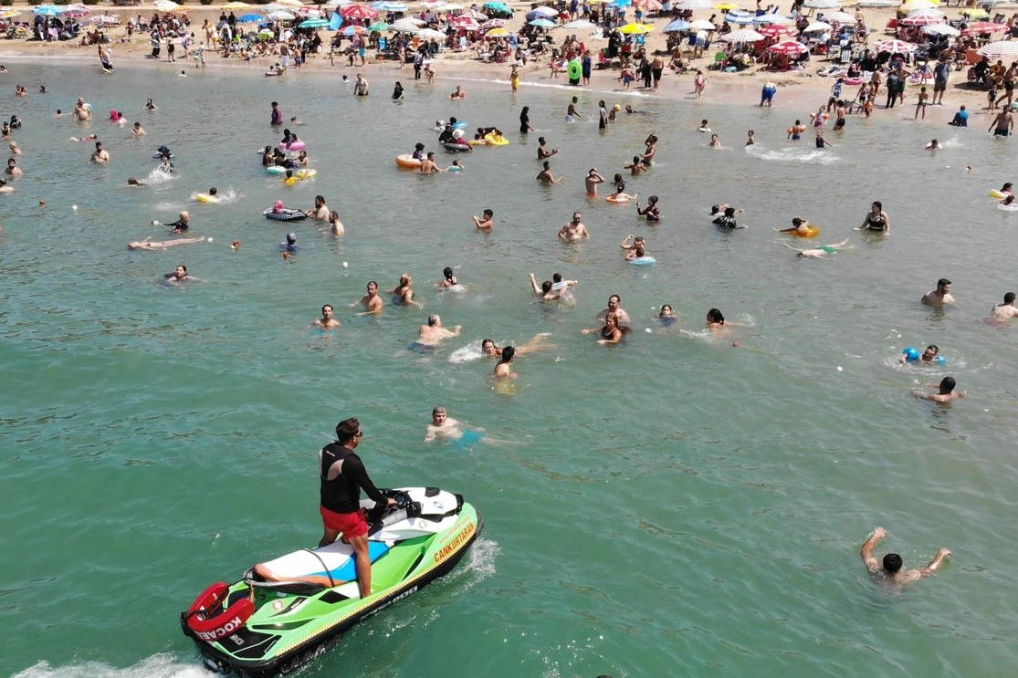 KOSKEM 179 canı kurtardı: Sahillerde hayat nöbeti sürüyor