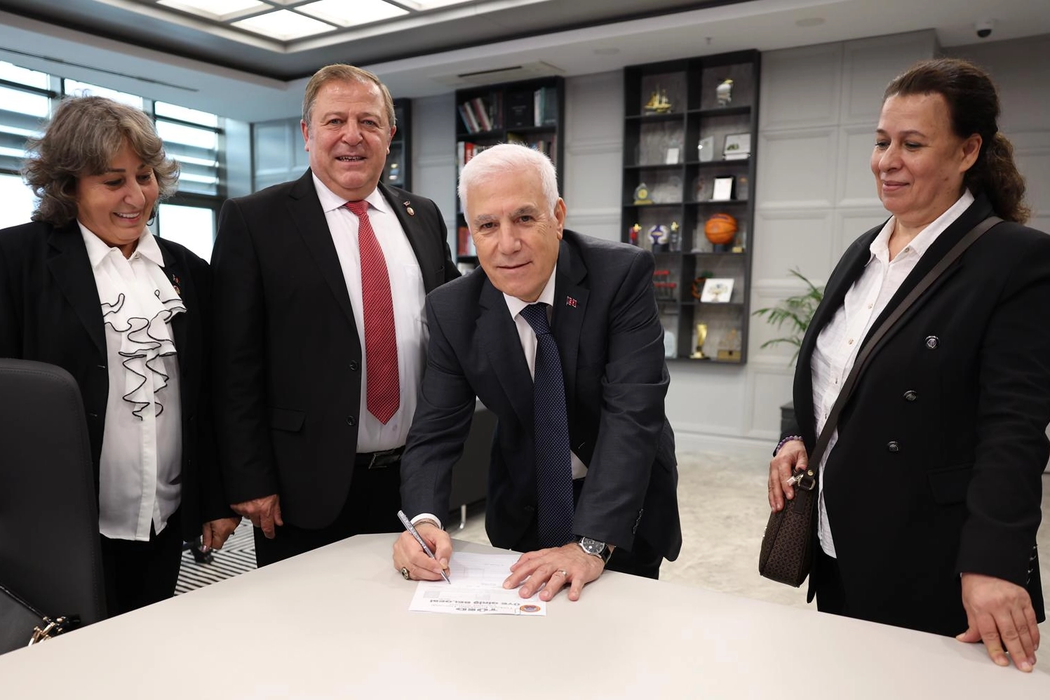 Bursa'da Başkan Bozbey'de TÜED üyesi oldu