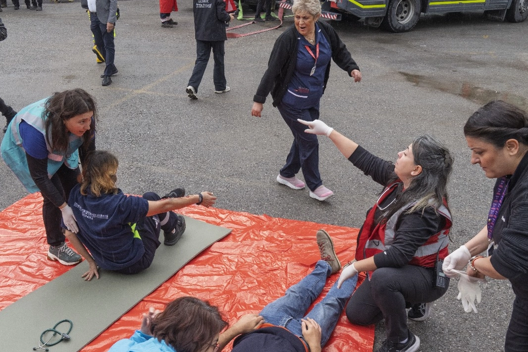İzmir Büyükşehir'den afete hazırlık tatbikatı