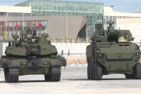 Türkiye'nin milli gururu sahnede... Cumhurbaşkanı Erdoğan: Altay ve Altuğ üretimi başlıyor