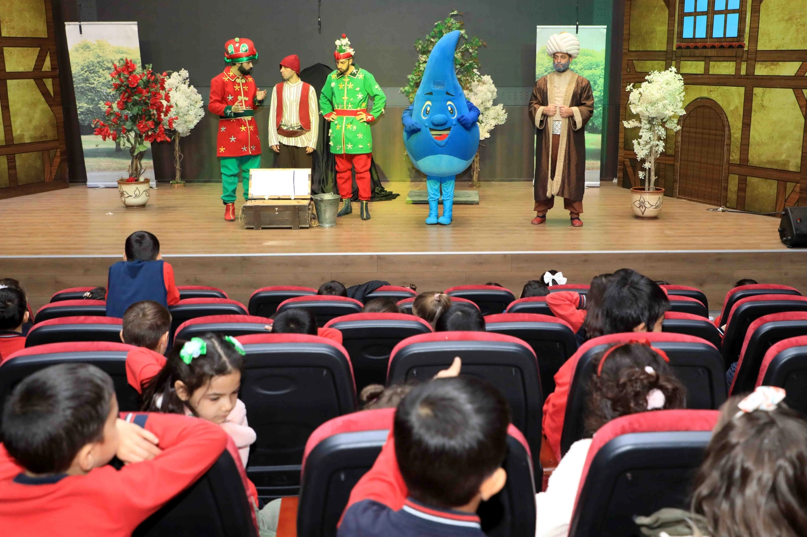 Konya Karatay'da öğrencilere tiyatro etkinliği
